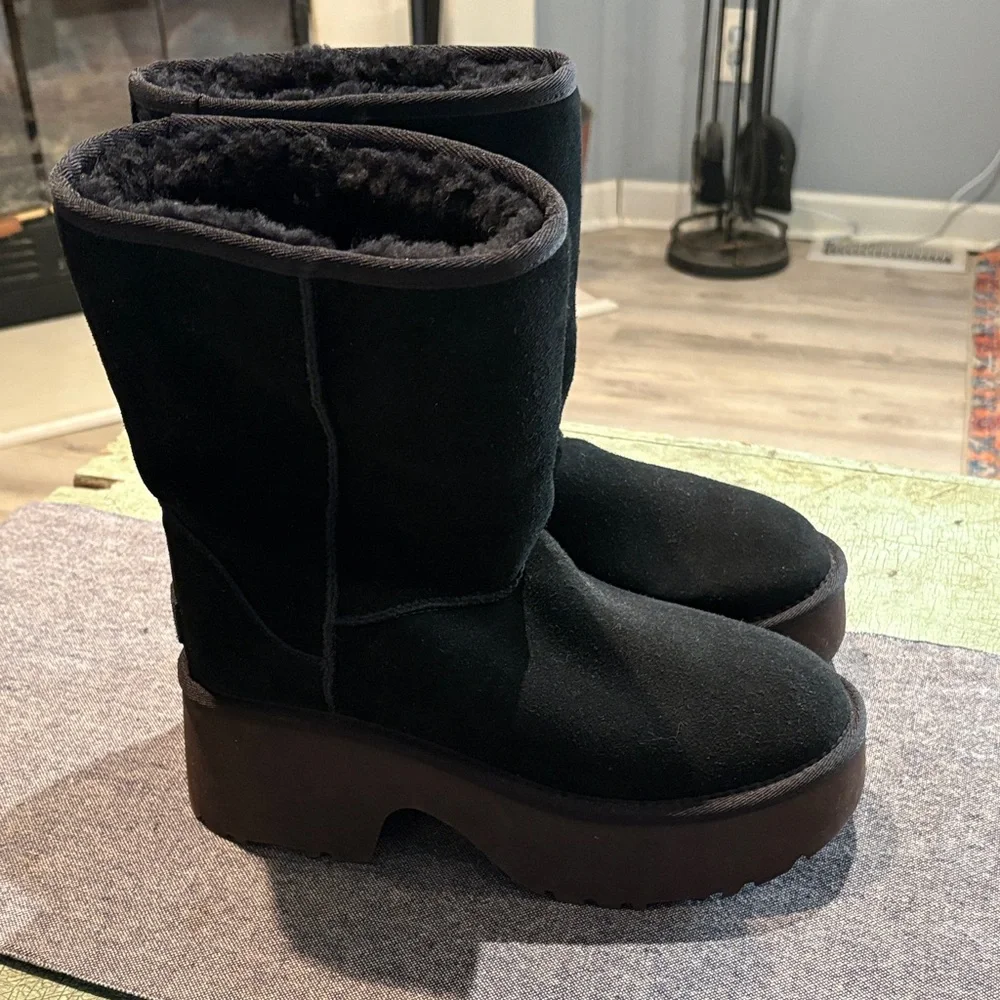 UGG Platform Mid Boots Black Suede Sherpa Lined Chunky Lug Size 9
